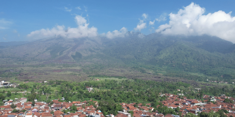 Keindahan alam Garut dengan gunung, danau, dan curug